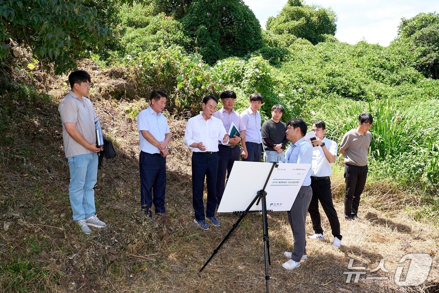 본문 이미지 - 장길선 구례군수가  재해예방 사업과 사회기반시설 사업 등 주요사업장 19개소를 대상으로 현장점검을 실시했다(구례군 제공)