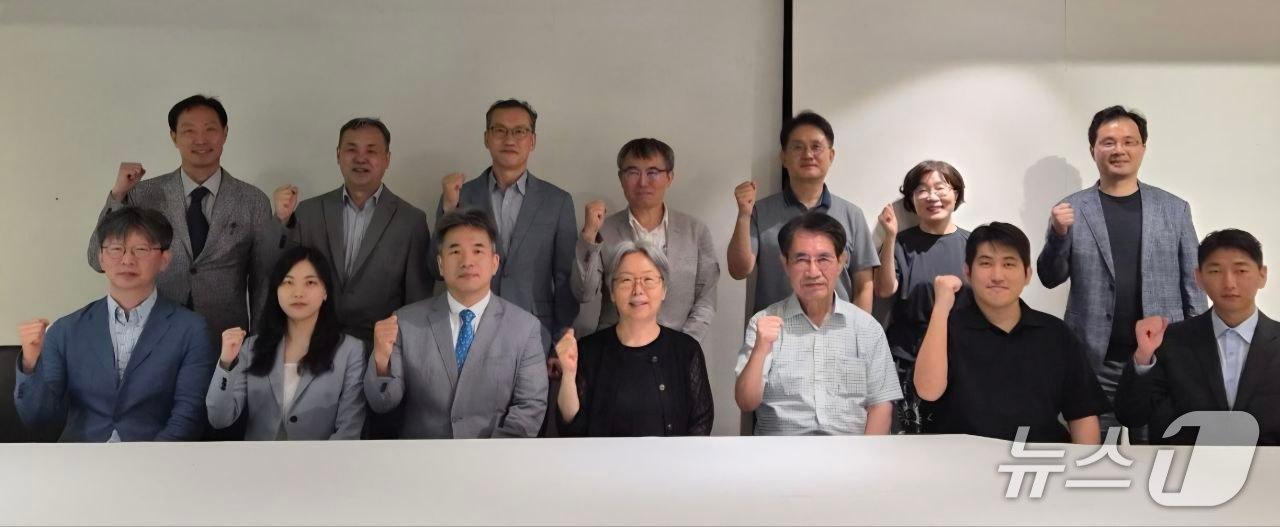 본문 이미지 - 전국의과대학교수협의회(의대교수협)은 지난 1일 정기총회를 열고 의학교육 및 수련교육 정상화와 의료현안 대응을 위한 향후 운영 방안을 논의하는 한편 차기 회장과 감사를 선출했다고 7일 밝혔다.(전국의과대학교수협의회 제공)