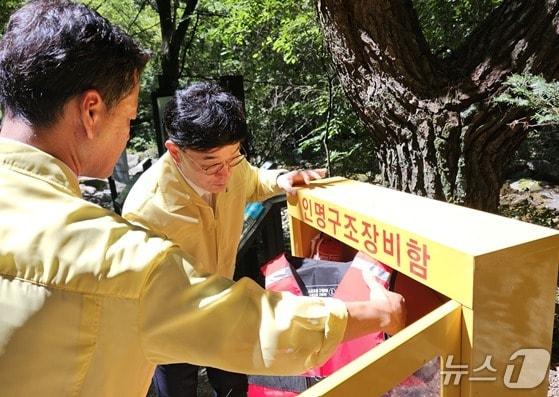 본문 이미지 - 주대영 국립공원공단 이사장이 7일 충북 단양군 영춘면에 위치한 소백산국립공원 남천야영장을 찾아 물놀이 안전관리 실태를 점검했다. (국립공원공단 제공. 재판매 및 DB금지) 2026.8.7/뉴스1