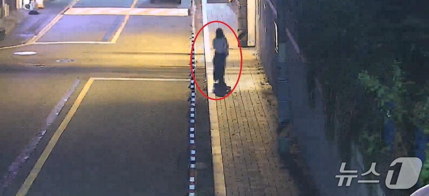 본문 이미지 - 울산 중구 CCTV통합관제센터가 중구 우정공원 일대에서 실종 아동을 찾아 가족의 품으로 돌려보냈다.(울산 중구 제공. 재판매 및 DB금지)/뉴스1