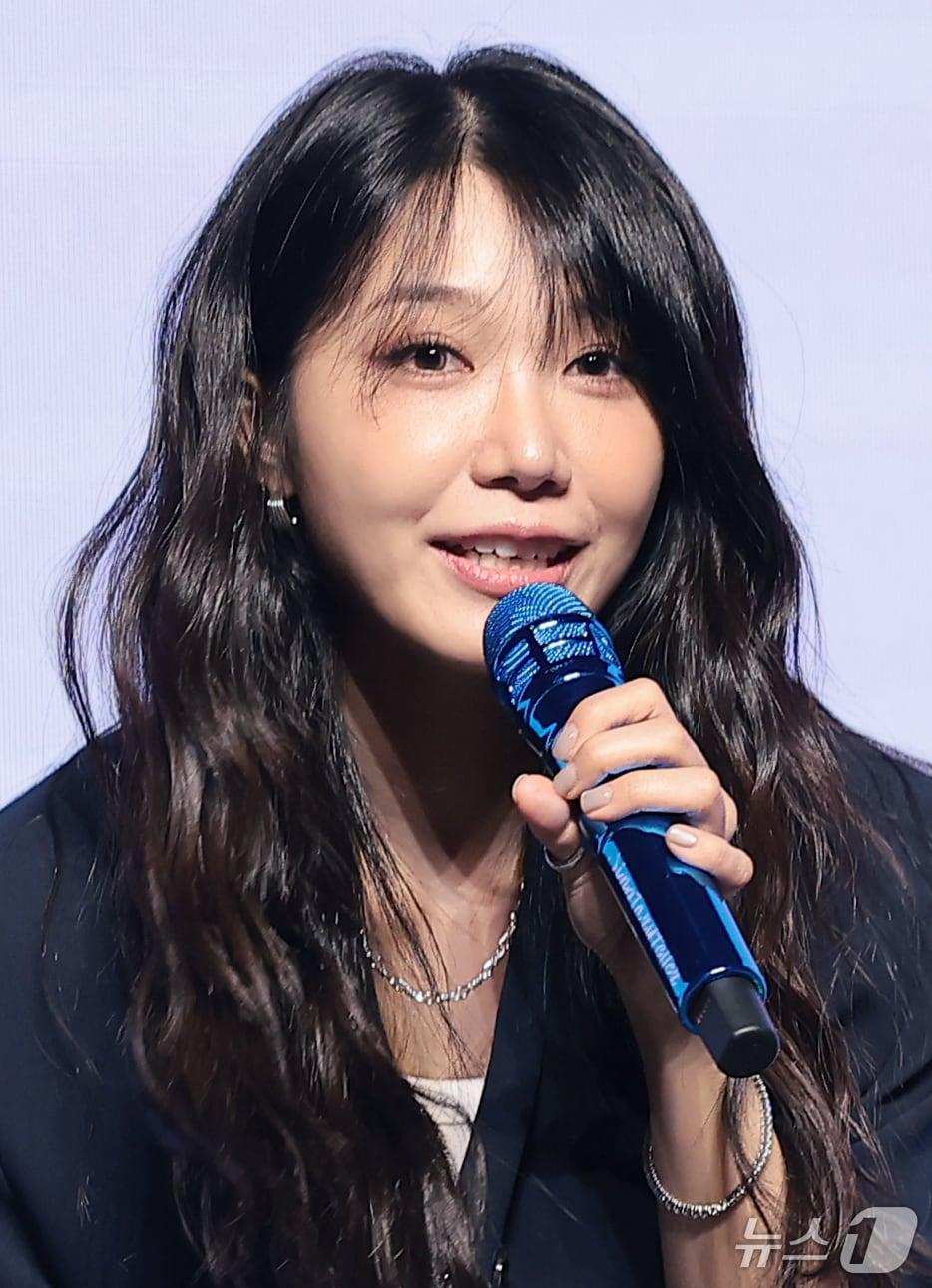 본문 이미지 - 가수 정은지가 지난 6일 서울 슈피겐홀에서 열린 미니 5집 '서머, 아이'(Summer, I) 발매 기념 음악감상회에서 수록곡을 소개하고 있다. 2026.8.11 ⓒ 뉴스1 권현진 기자