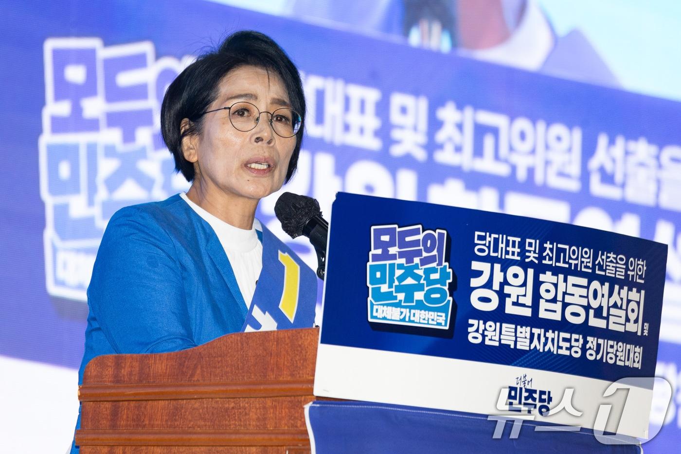 본문 이미지 - 최민희 더불어민주당 최고위원 후보가 9일 강원 횡성군 횡성국민체육센터에서 열린 더불어민주당 당대표 및 최고위원 선출을 위한 강원 순회경선 합동연설회에서 지지를 호소하고 있다. 2026.8.9 ⓒ 뉴스1 유승관 기자