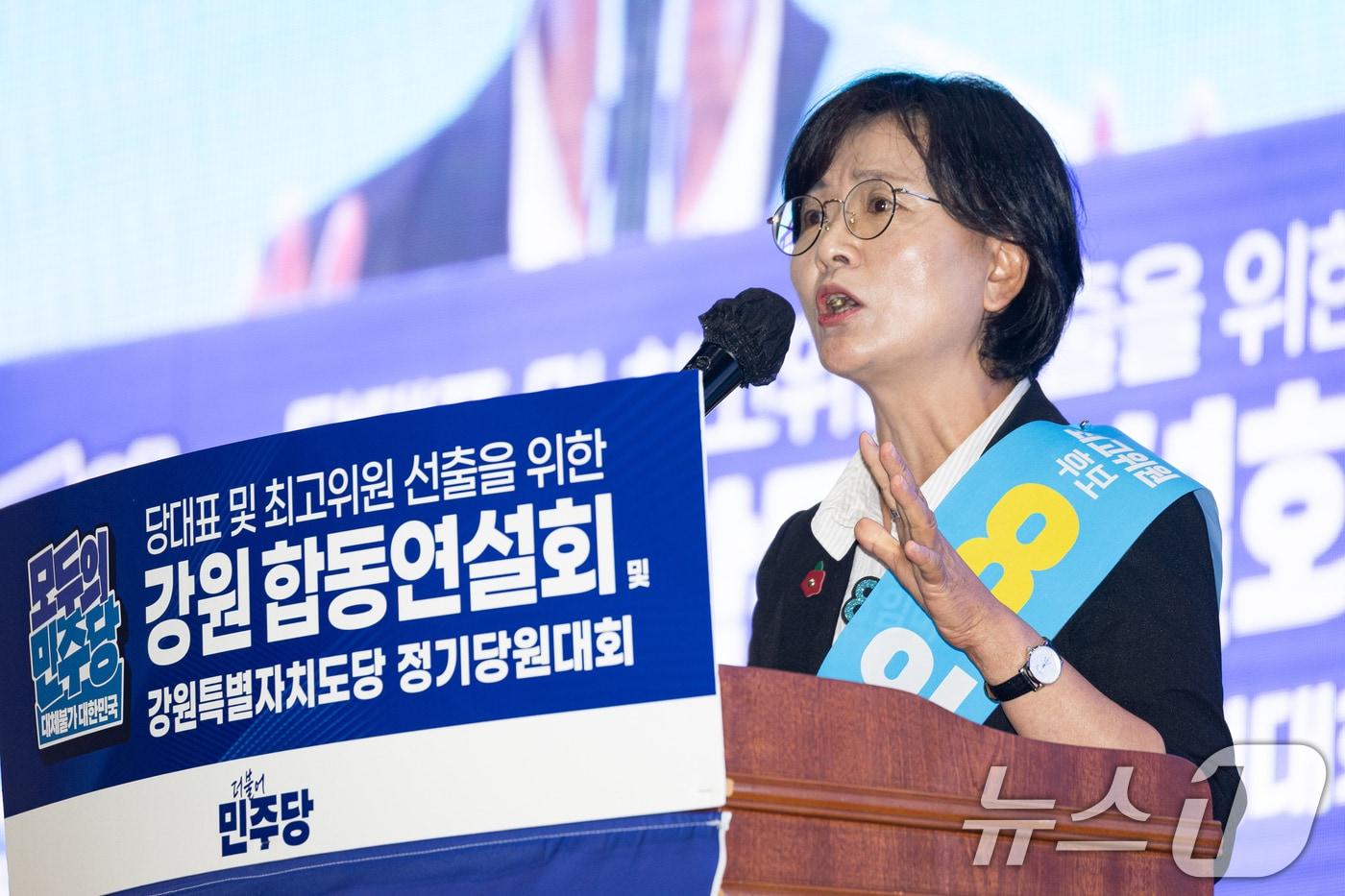본문 이미지 - 임미애 더불어민주당 최고위원 후보가 9일 강원 횡성군 횡성국민체육센터에서 열린 더불어민주당 당대표 및 최고위원 선출을 위한 강원 순회경선 합동연설회에서 지지를 호소하고 있다. 2026.8.9 ⓒ 뉴스1 유승관 기자