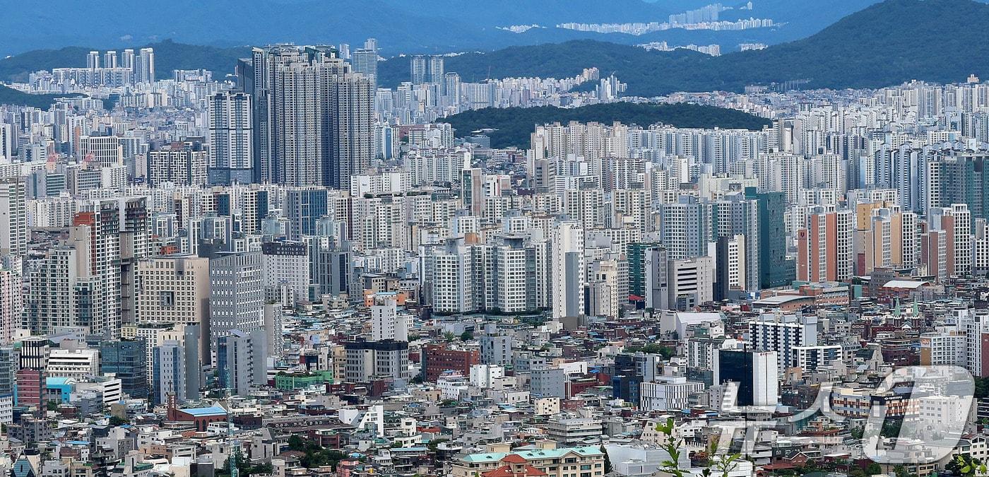 본문 이미지 - 서울 남산에서 바라본 아파트 단지. 2026.8.9 ⓒ 뉴스1 박세연 기자