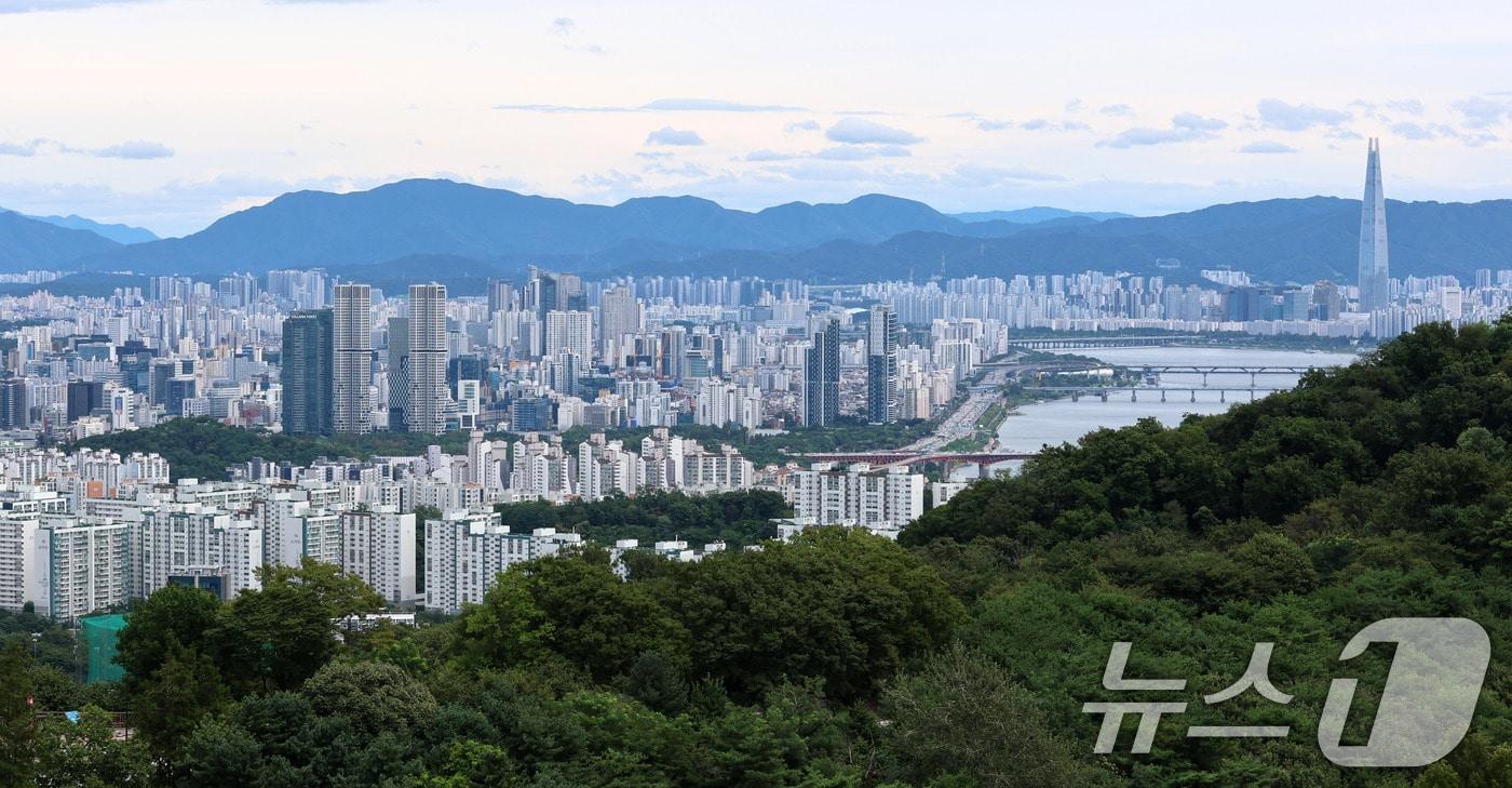 본문 이미지 - 서울 남산에서 바라본 도심 모습 2026.8.9 ⓒ 뉴스1 박세연 기자