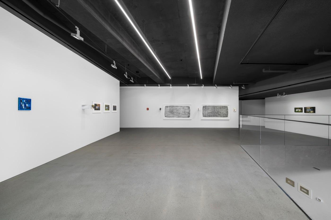 본문 이미지 - 에드 앳킨스 '원 데이 인 스페이스' 전시 전경, Ed Atkins: 1 day in space, Gladstone, Seoul, 2026. Photo: Jeon Byung-cheol (글래드스톤 서울 제공)