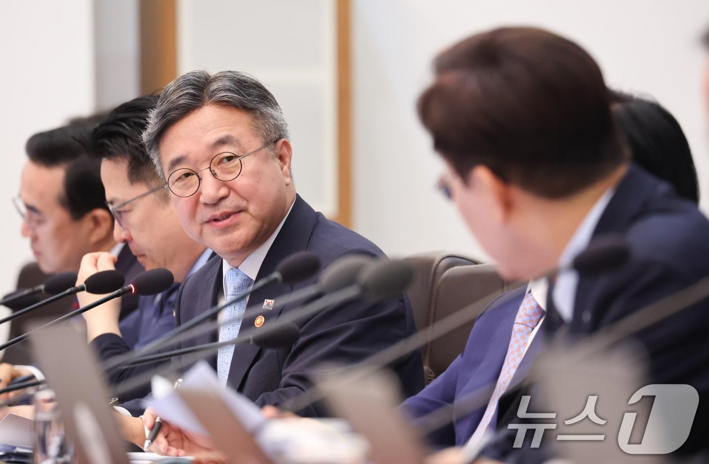 본문 이미지 - 윤호중 행정안전부 장관이 1일 청와대에서 열린 국무회의에서 발언하고 있다. 2026.9.1 ⓒ 뉴스1 이재명 기자