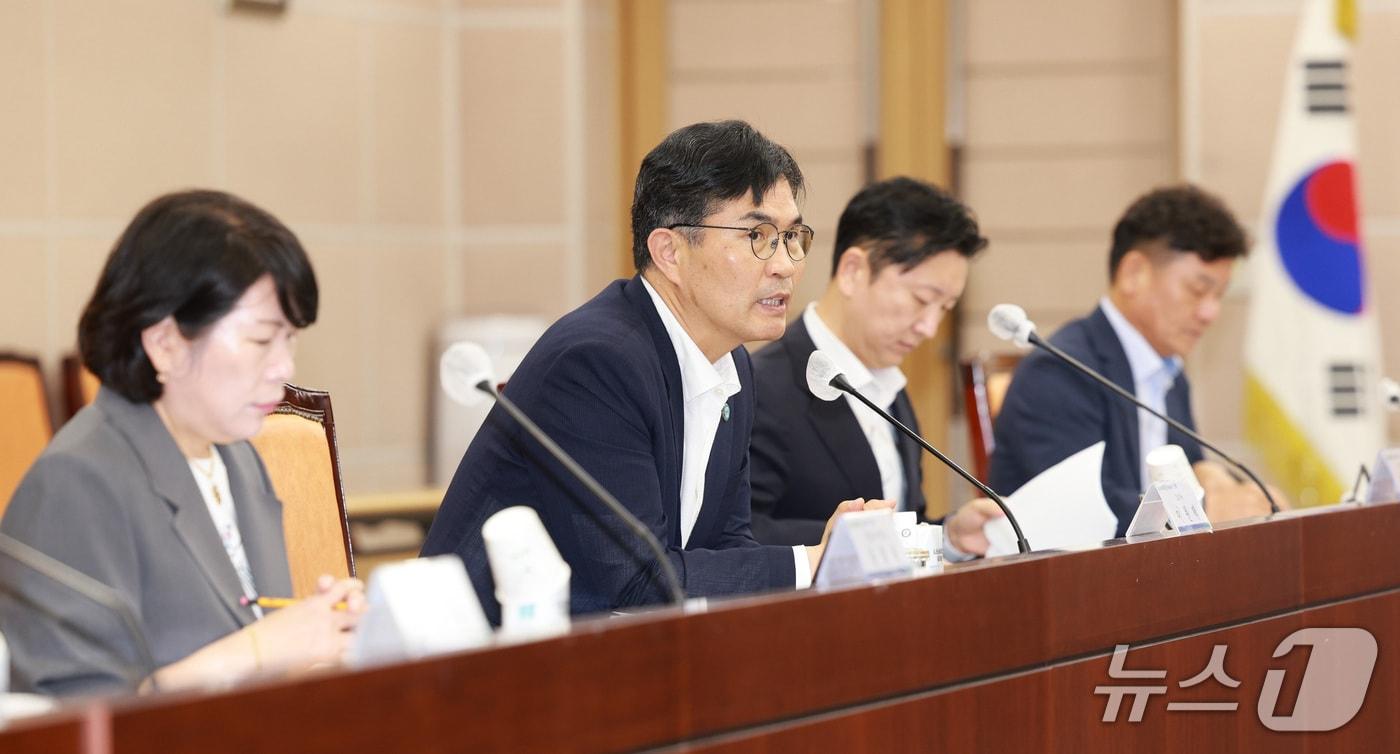 본문 이미지 - 1일 이원택 전북도지사가 '2차 공공기관 이전 대응 제5차 전략회의'를 주재하고 있다.(전북도 제공. 재판매 및 DB금지)/뉴스1 