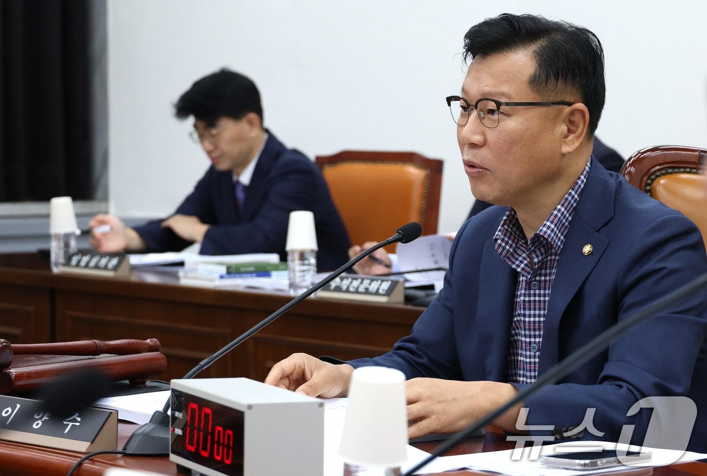 본문 이미지 - 이양수 국회 정보위원장이 1일 서울 여의도 국회에서 열린 제439회국회(정기회) 제1차 정보위원회 전체회의에서 발언하고 있다. 2026.9.1 ⓒ 뉴스1 국회사진기자단