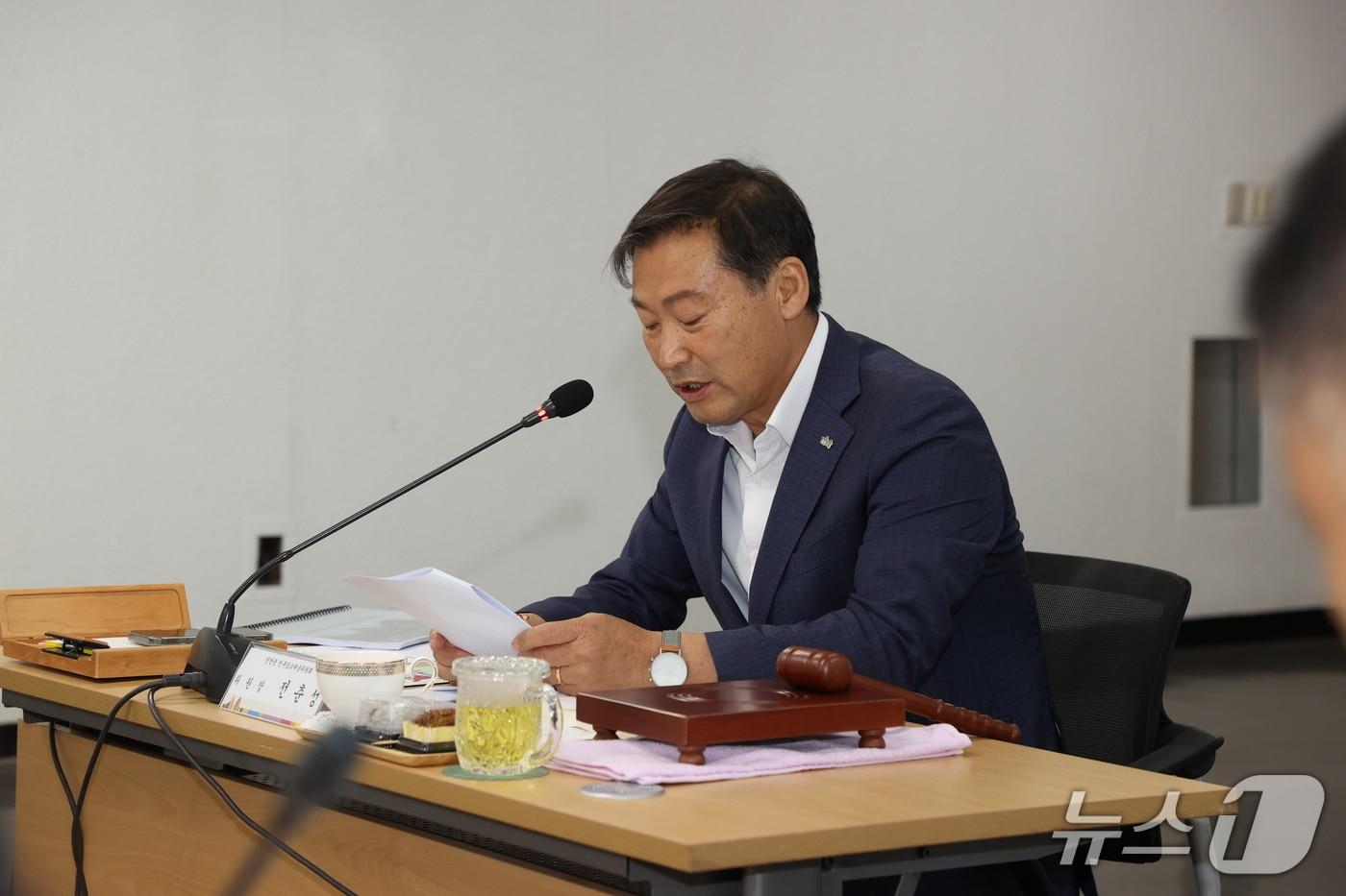 본문 이미지 - 1일 전춘성 전북 진안군수가 상황실에서 '제3차 인구감소대응위원회'를 주재하고 있다.(진안군제공, 재판매 및 DB금지)2026.9.1/뉴스1
