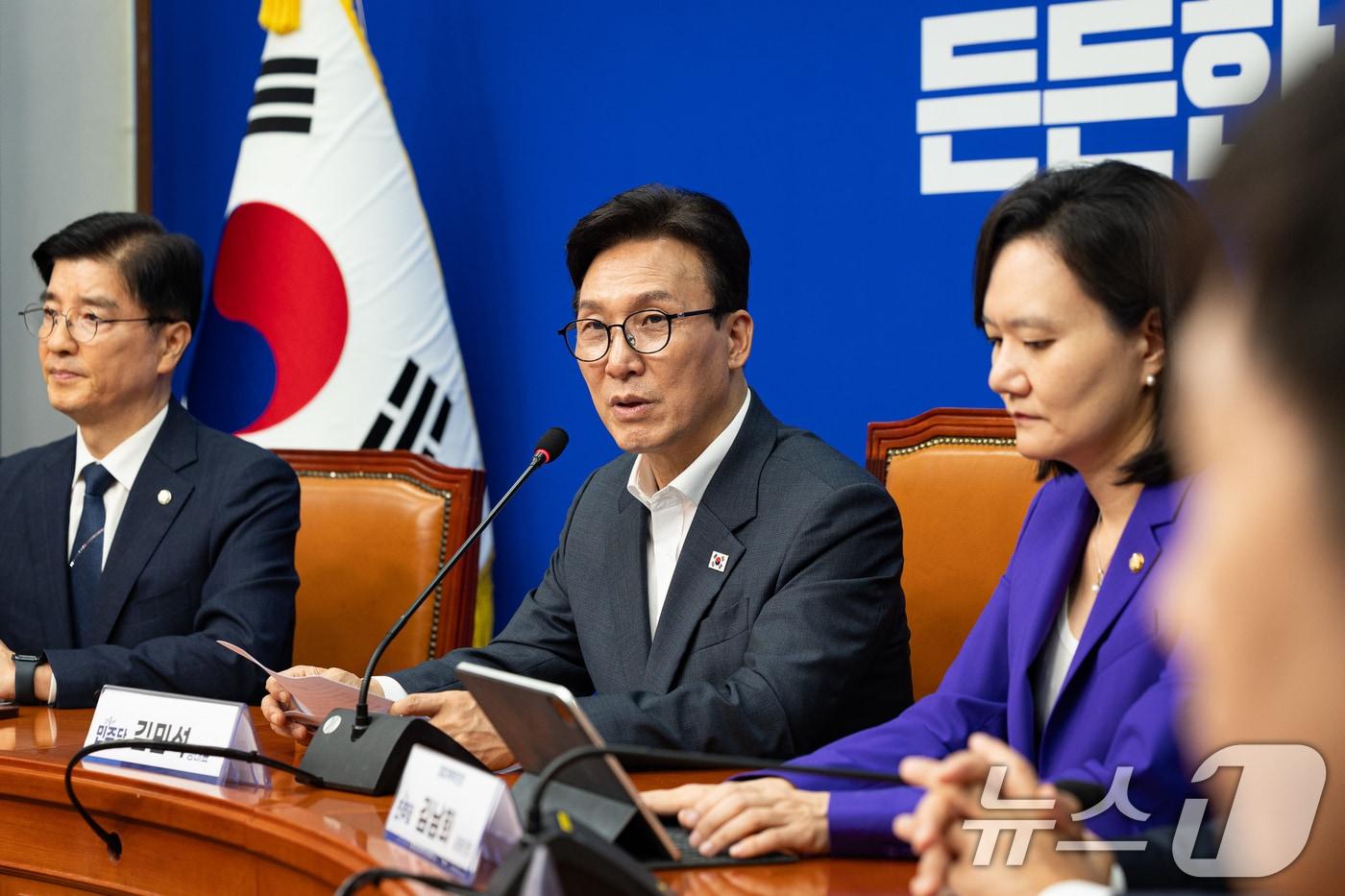 본문 이미지 - 김민석 더불어민주당 대표가 1일 서울 여의도 국회에서 열린 경찰개혁추진단 1차 회의에서 발언하고 있다. 2026.9.1 ⓒ 뉴스1 유승관 기자