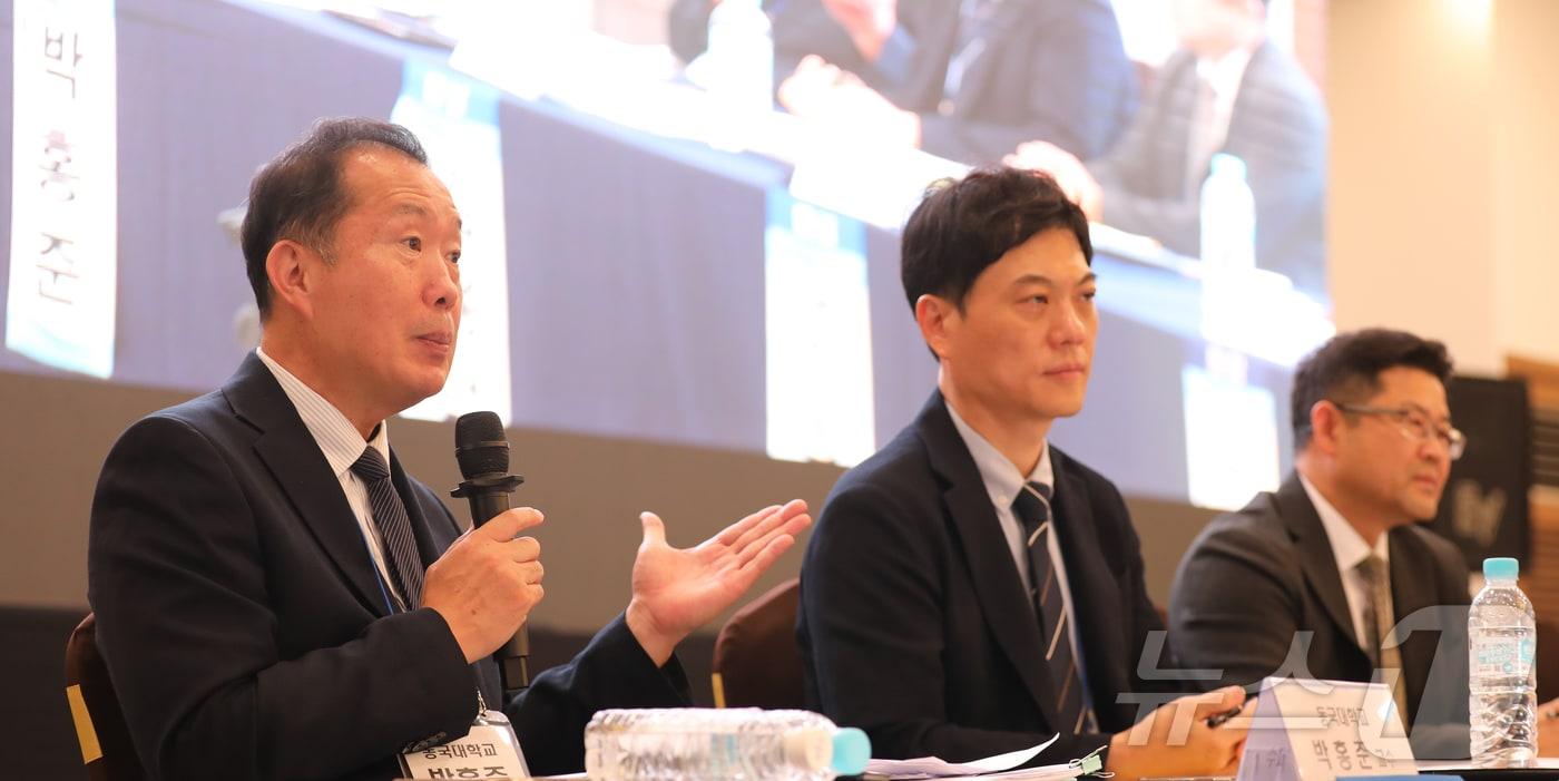 본문 이미지 - 박홍준 동국대학교 교수가 1일 전남광주 영광군 호텔더스타에서 열린 부지 내 사용후핵연료 저장시설 토론회에서 발언하고 있다. ⓒ 뉴스1 안재영 기자