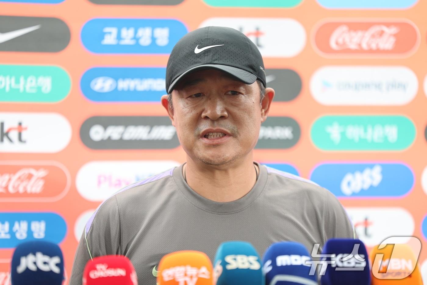 본문 이미지 - 이민성 2026 아이치·나고야 아시안게임 남자 축구대표팀 감독이 1일 충남 천안시 코리아풋볼파크에서 취재진 질문에 답하고 있다. 2026.9.1 ⓒ 뉴스1 김도우 기자