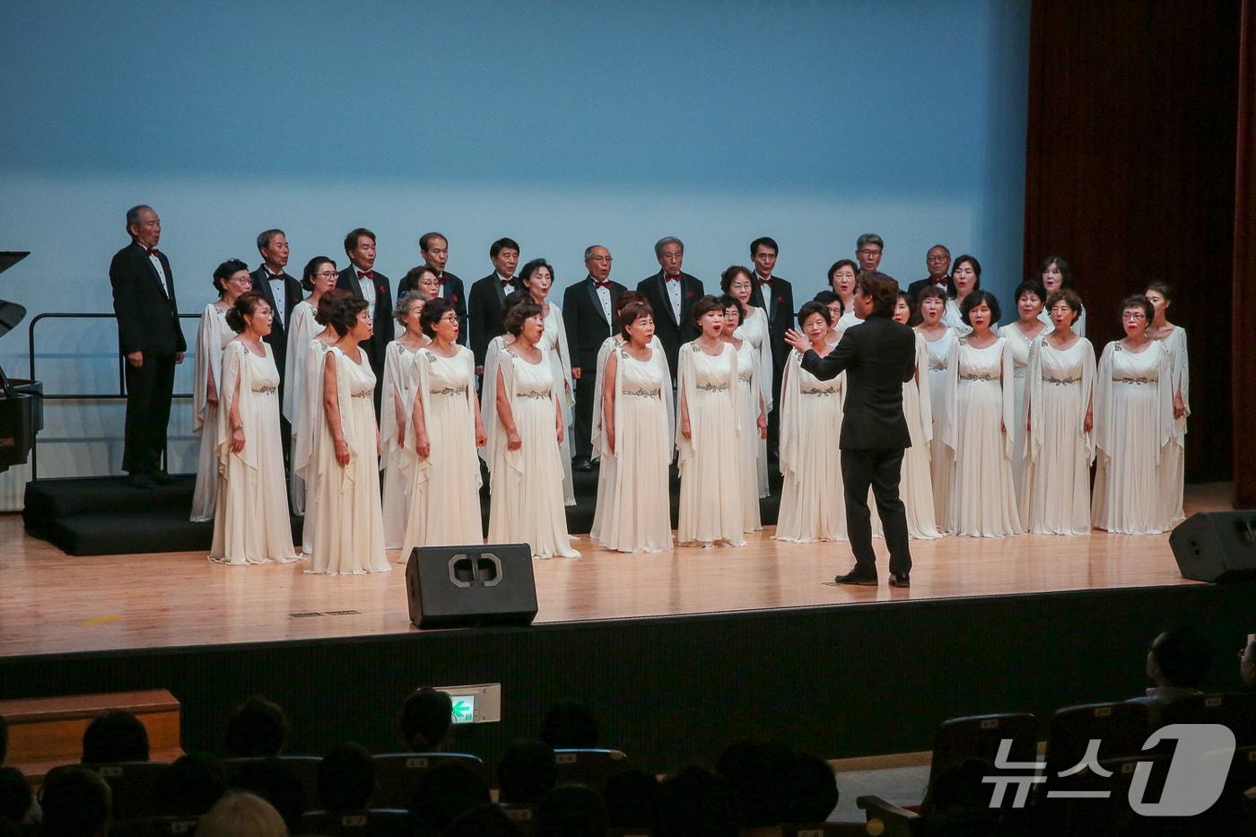 본문 이미지 - '노래하GO 관광하GO 청춘양구 합창축제' 자료사진.(양구군 제공. 재판매 및 DB금지)/뉴스1