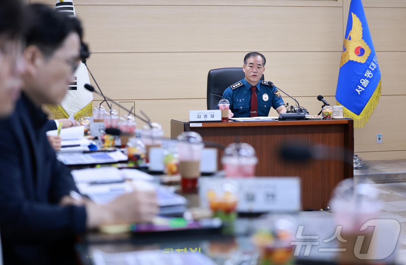 본문 이미지 - 김종철 경찰청장 직무대행이 10일 서울 동대문경찰서에서 열린 개정 형소법 시범관서 현장 수사관 간담회에 참석해 모두발언을 하고 있다. 2026.9.10 ⓒ 뉴스1 이호윤 기자