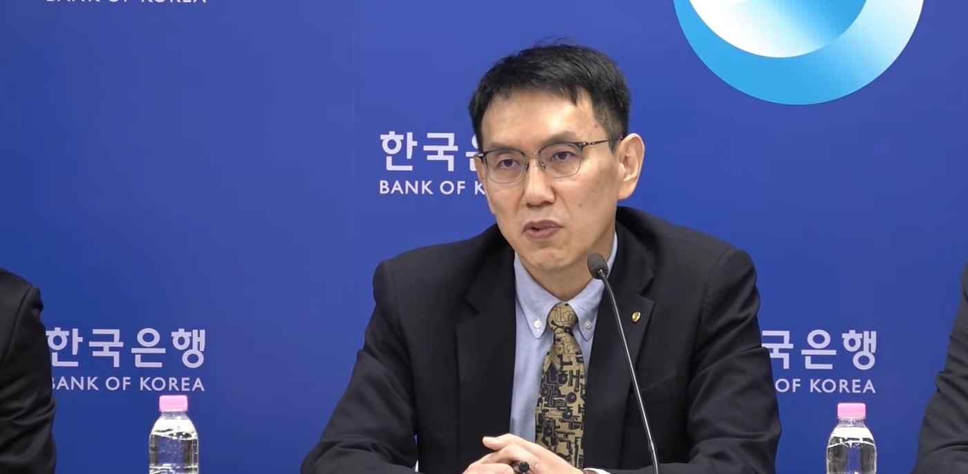 본문 이미지 - 박종우 한국은행 부총재보가 10일'통화신용정책보고서' 기자설명회에서 답변하고 있다.(한국은행 제공)
