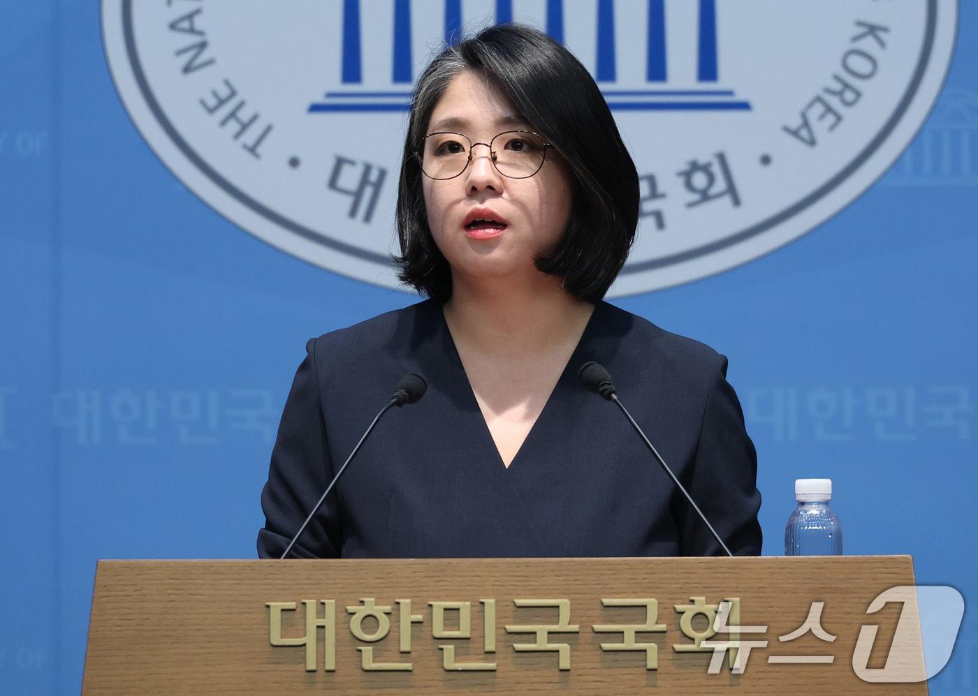본문 이미지 - 용혜인 성평등가족부 장관 후보자가 10일 서울 여의도 국회 소통관에서 입장 발표 기자회견을 하고 있다. 2026.9.10 ⓒ 뉴스1 신웅수 기자