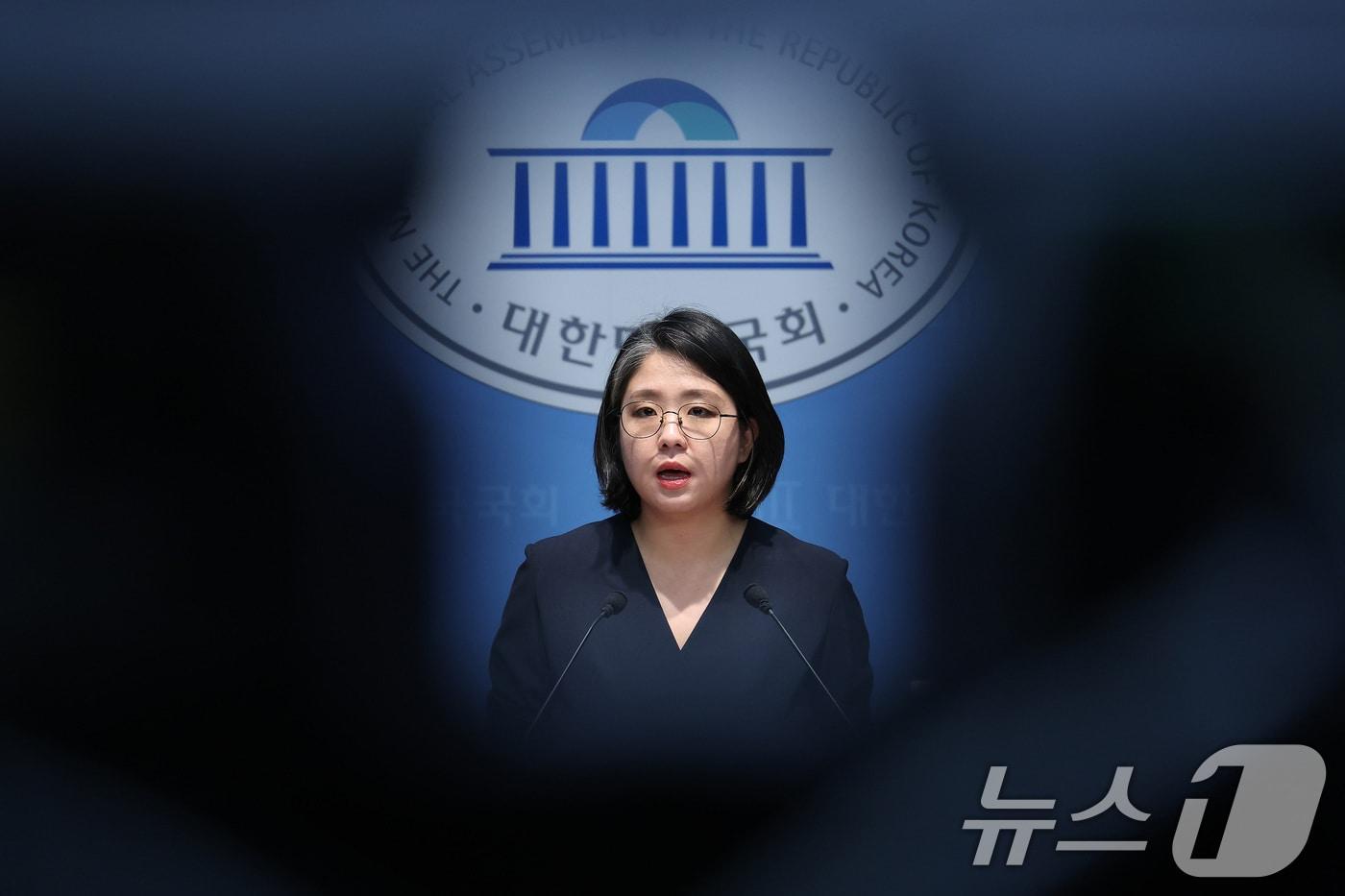 본문 이미지 - 용혜인 성평등가족부 장관 후보자가 10일 서울 여의도 국회 소통관에서 입장 발표 기자회견을 하고 있다. 2026.9.10 ⓒ 뉴스1 신웅수 기자
