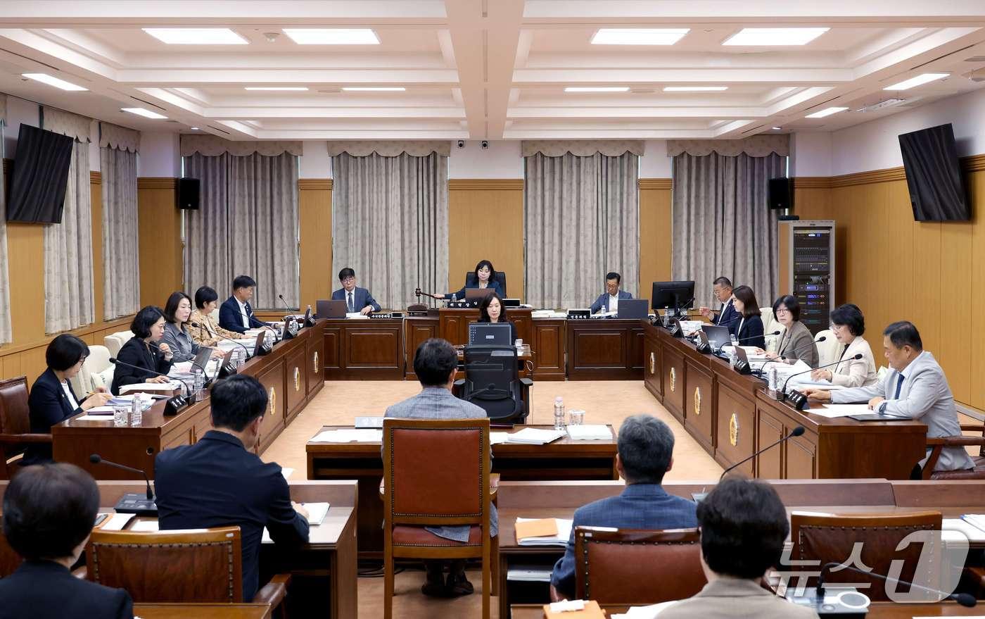 본문 이미지 - 대전시의회 운영위원회는 10일 '원자력안전특별위원회 구성 결의안'을 원안 가결했다. (시의회 제공) / 뉴스1