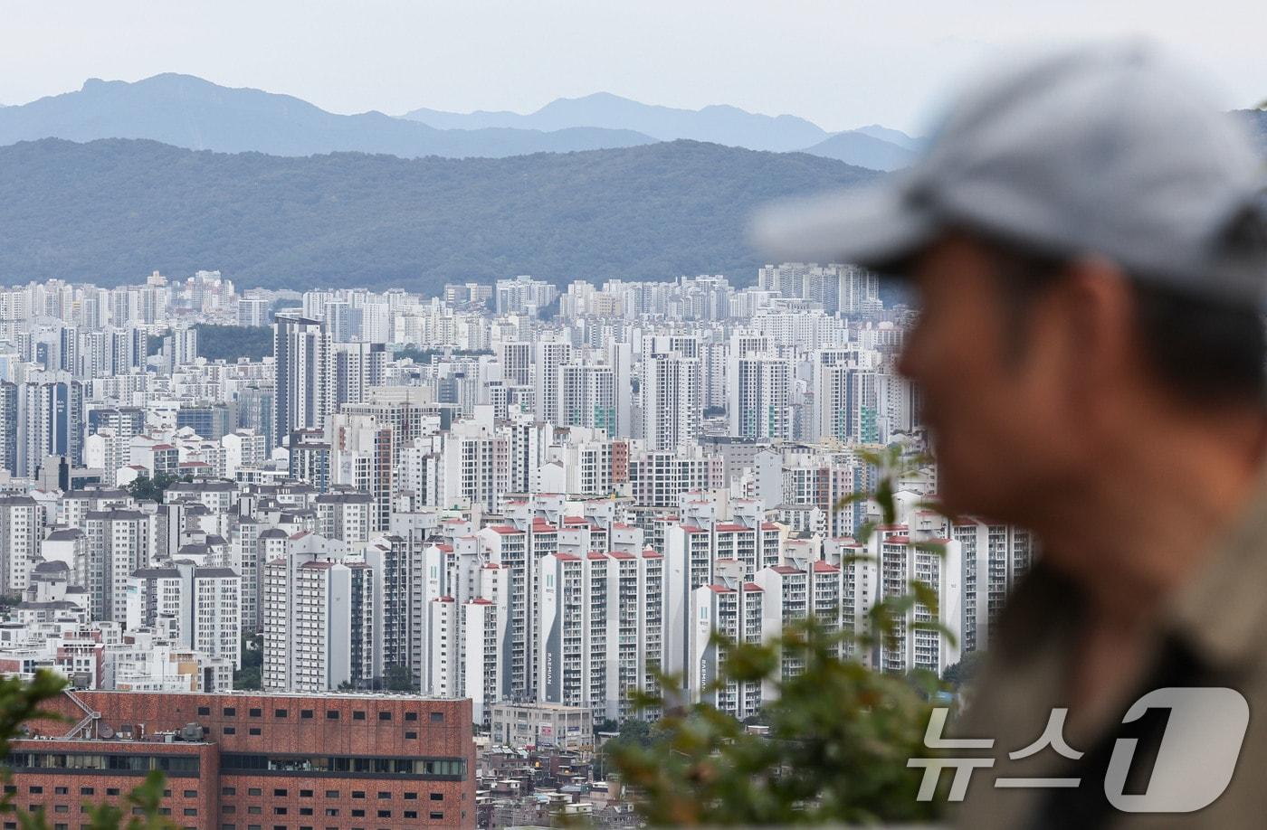 본문 이미지 - 서울 남산 전망대에서 바라본 아파트 단지 모습. (자료사진) ⓒ 뉴스1 이종수 기자