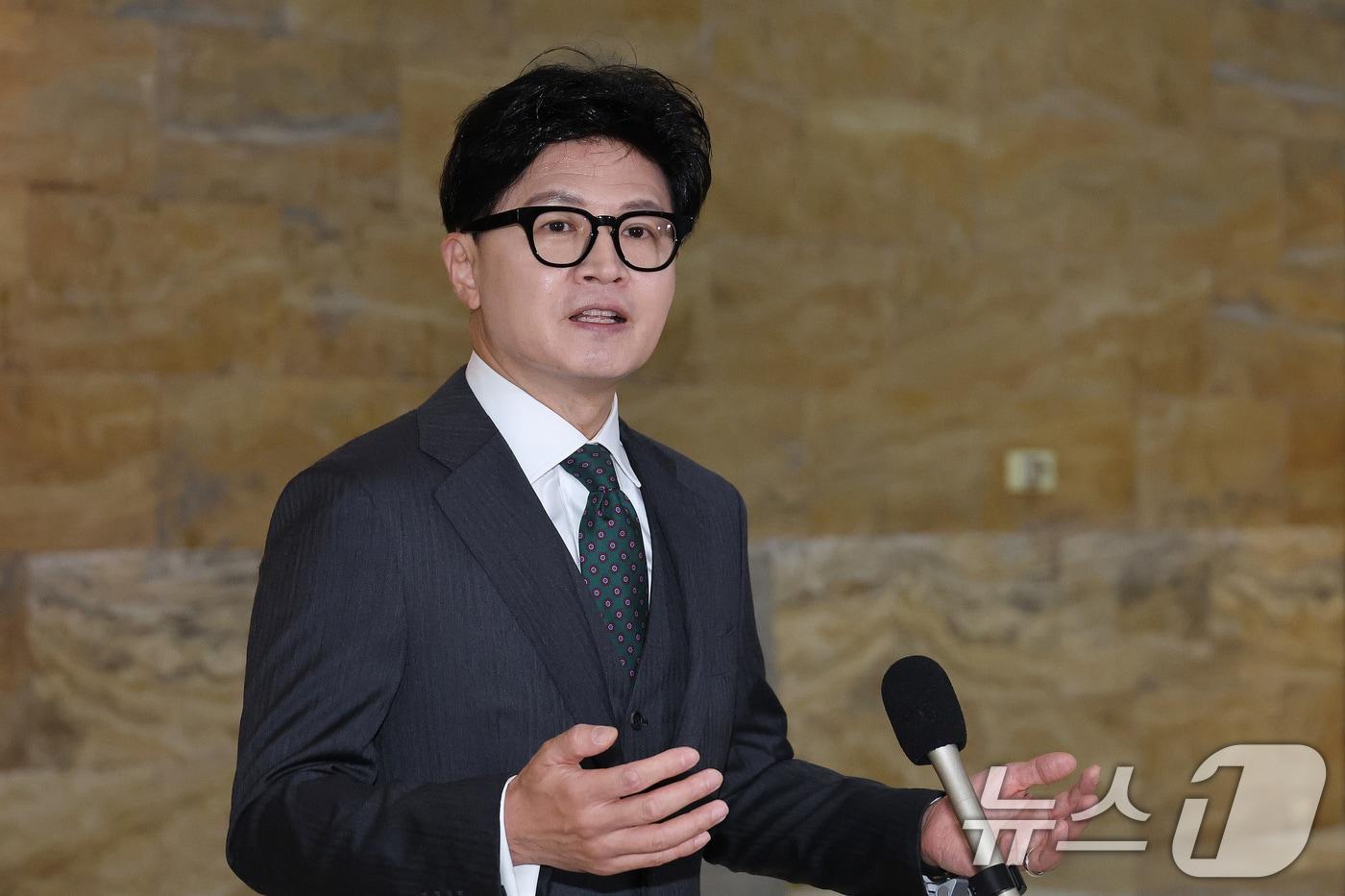 본문 이미지 - 한동훈 무소속 의원이 10일 서울 여의도 국회에서 취재진의 질의에 답변하고 있다. 2026.9.10 ⓒ 뉴스1 신웅수 기자