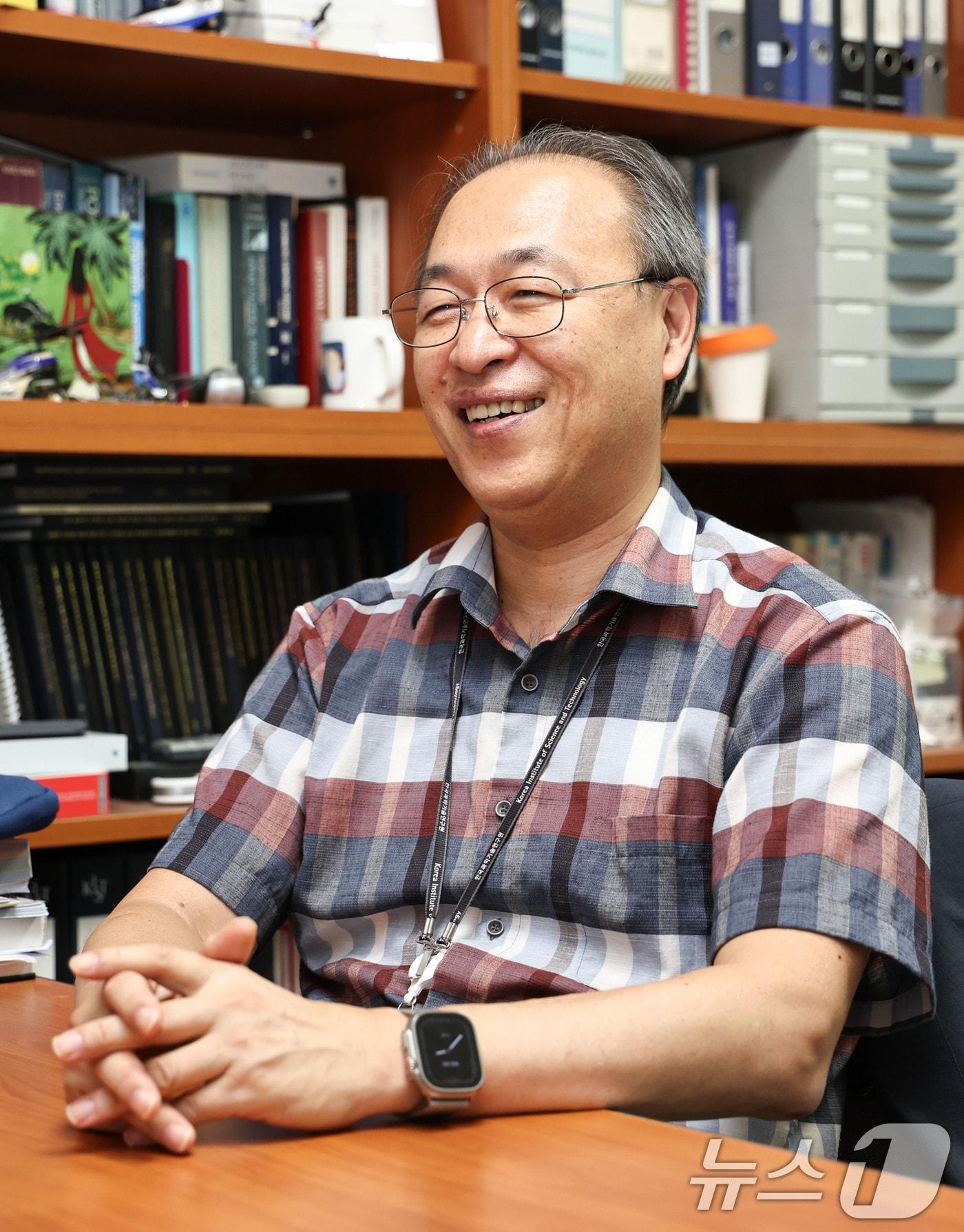 본문 이미지 - 최종석 한국로봇학회 회장이 10일 서울 성북구 한국과학기술연구원(KIST)에서 뉴스1과 인터뷰를 하고 있다. 2026.9.10 ⓒ 뉴스1 이종수 기자