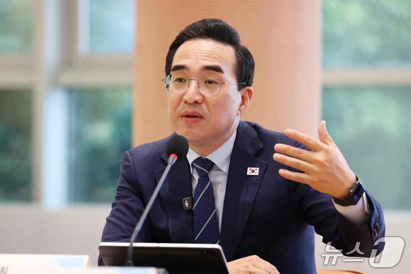 본문 이미지 - 박홍근 기획예산처 장관이 10일 오후 부산 금정구 부산대학교에서 열린 대학 총장협의회 회장단과의 간담회에서 모두발언을 하고 있다.(기획예산처 제공)
