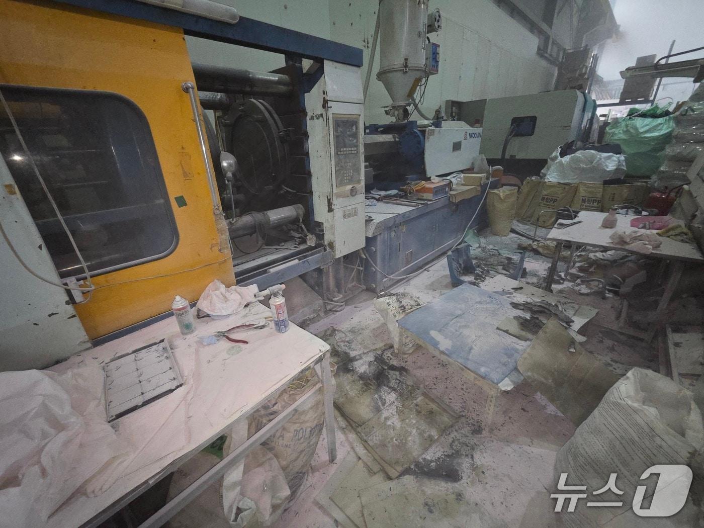 본문 이미지 - 10일 오후 3시 29분쯤 인천 부평구 청천동 한 플라스틱 사출공장에서 불이 났다.(인천소방본부 제공. 재배포 및 DB 금지)2026.9.10/뉴스1
