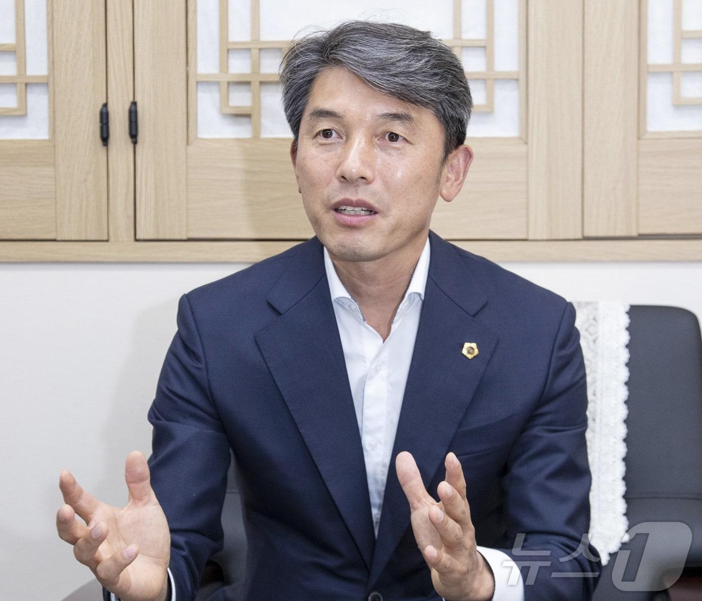 본문 이미지 - 김대진 경북도의회 문화환경위원장은 13일 체류형 관광 확대와 산림자원 활용을 통해 주민 일자리와 소득을 늘리는 정책을 뒷받침하겠다고 밝혔다.2026.9.11 ⓒ 뉴스1 김대벽 기자