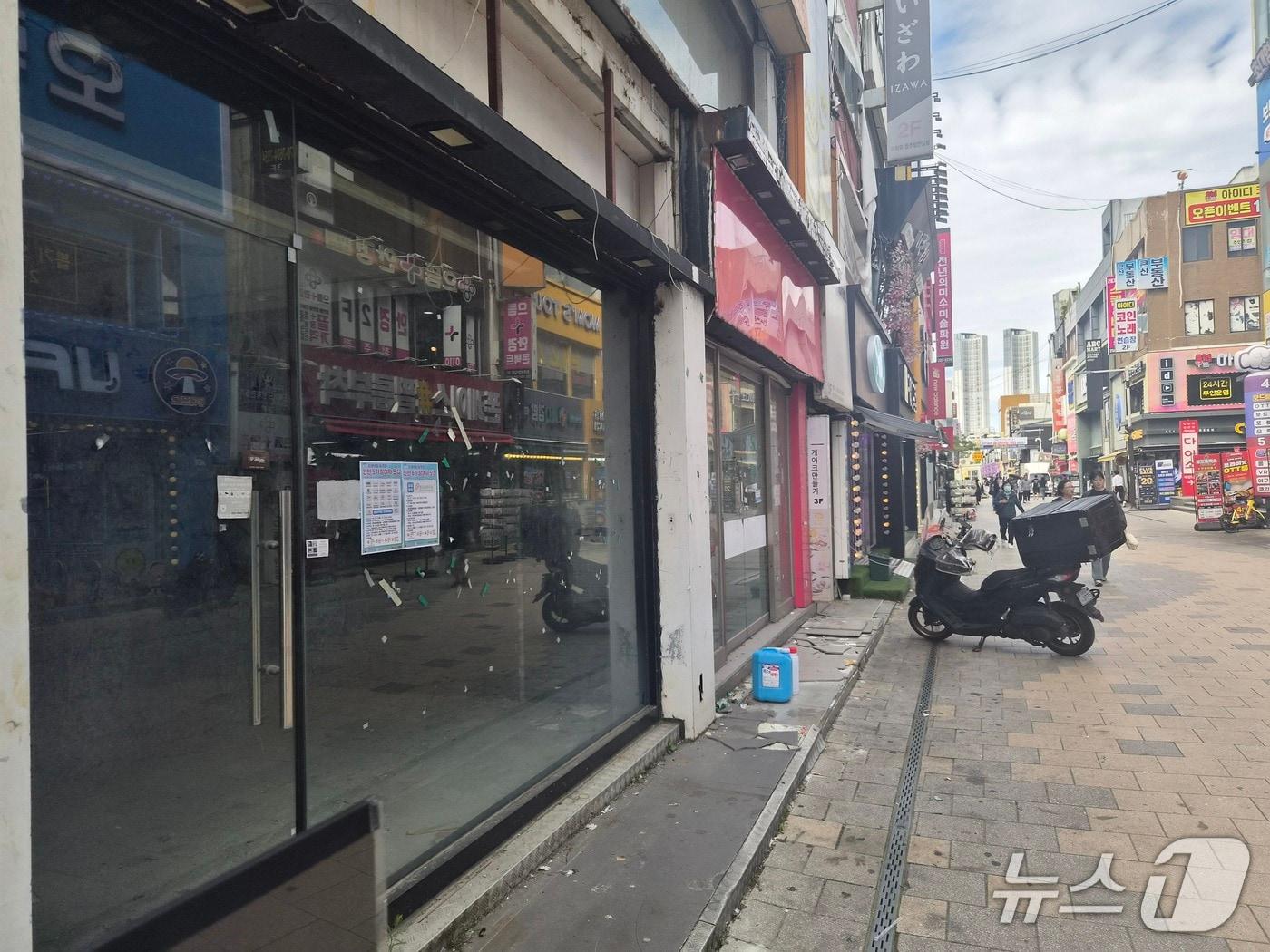 본문 이미지 - 청주 성안길 상가 공실.(자료사진)