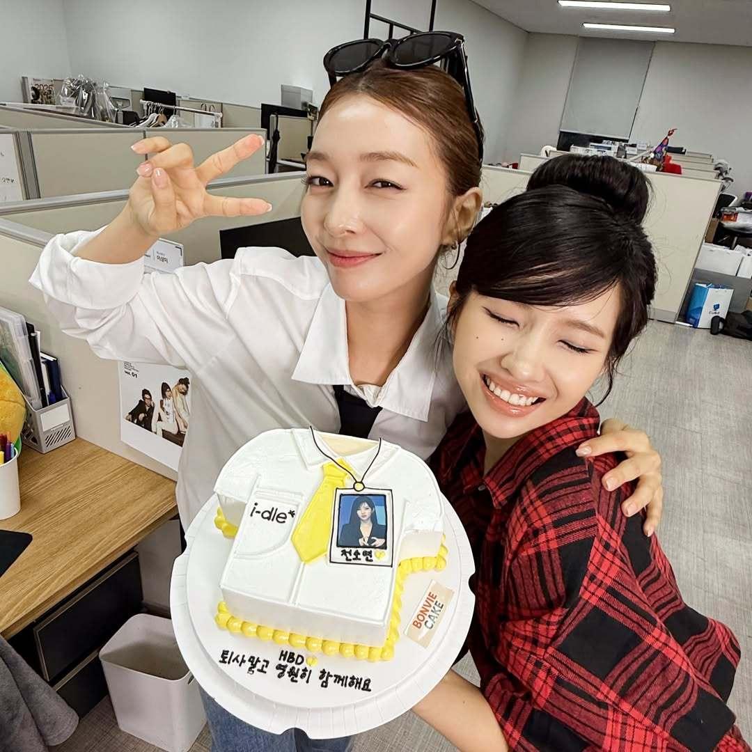 본문 이미지 - 익스 이상미(왼쪽)와 전소연(이상미 SNS 갈무리)