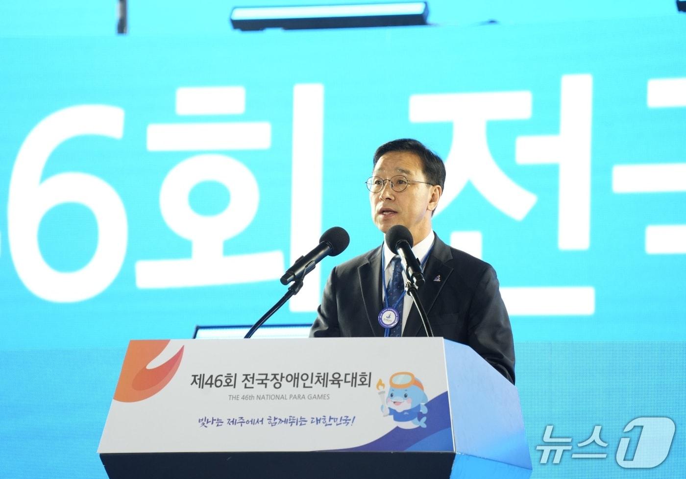 본문 이미지 - 위성곤 제주도지사가 11일 오후 서귀포시 제주월드컵경기장에서 열린 제46회 전국장애인체육대회 개막식에서 환영사를 하고 있다.  (제주도 제공. 재판매 및 DB 금지)