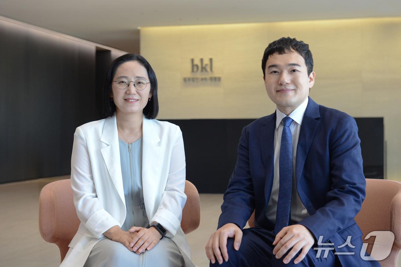 본문 이미지 - (왼쪽부터)이희숙 재단법인 동천 변호사, 김홍율 법무법인 태평양 변호사.