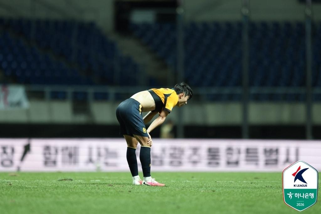 본문 이미지 - 광주FC가 FC안양과 비기며 27경기 연속 무승에 그쳤다. (한국프로축구연맹 제공)