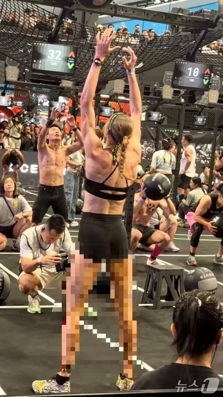 본문 이미지 - 12일 중국 베이징에서 열린 하이록스 대회에 출전한 호주 국적의 조안나 선수가 대변 실금 논란에도 불구하고 1위를 차지했다. (샤오훙슈 갈무리)