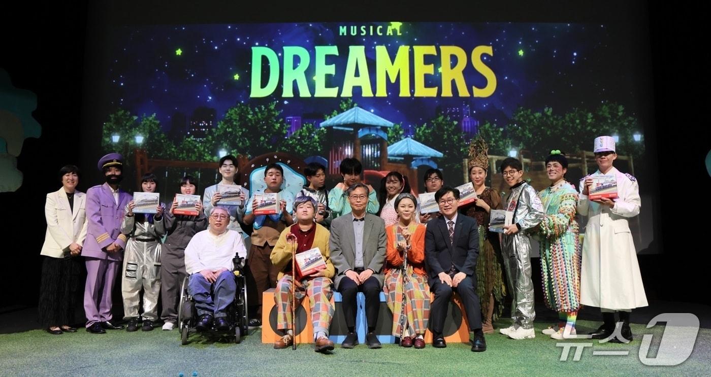 본문 이미지 - 코레일이 11일 대전 본사 대강당에서 ‘뮤지컬로 함께하는 장애 인식 개선 교육’을 진행했다. (한국철도공사 제공. 재판매 및 DB 금지) /뉴스1