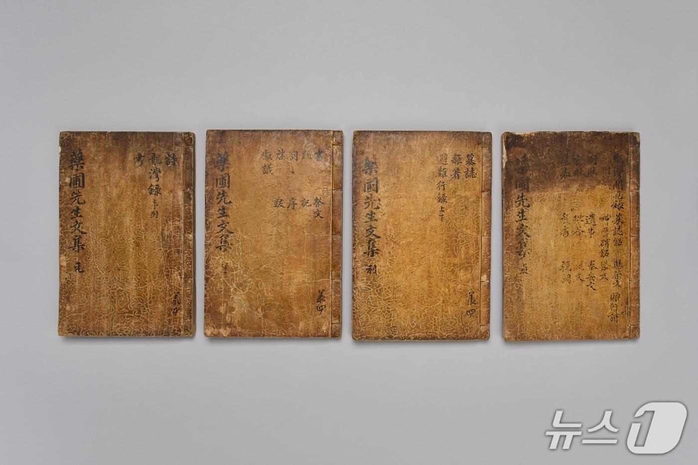 본문 이미지 - 예천군 박물관은 14일 올해 출향인과 지역민 20명으로부터 문화유산 223점을 기증·기탁받았다.사진은 약포선생문집/뉴스1