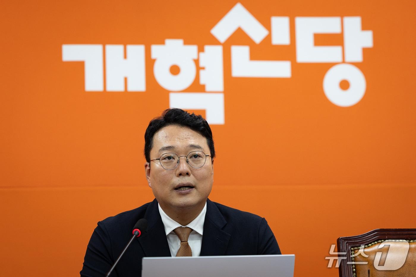 본문 이미지 - 천하람 개혁신당 당대표 권한대행 겸 원내대표가 14일 서울 여의도 국회에서 기자간담회를 하고 있다. 천 권한대행은 이날 간담회에서 당 비상대책위원장으로 이기인 사무총장을 선임했다고 밝혔다. 2026.9.14 ⓒ 뉴스1 유승관 기자