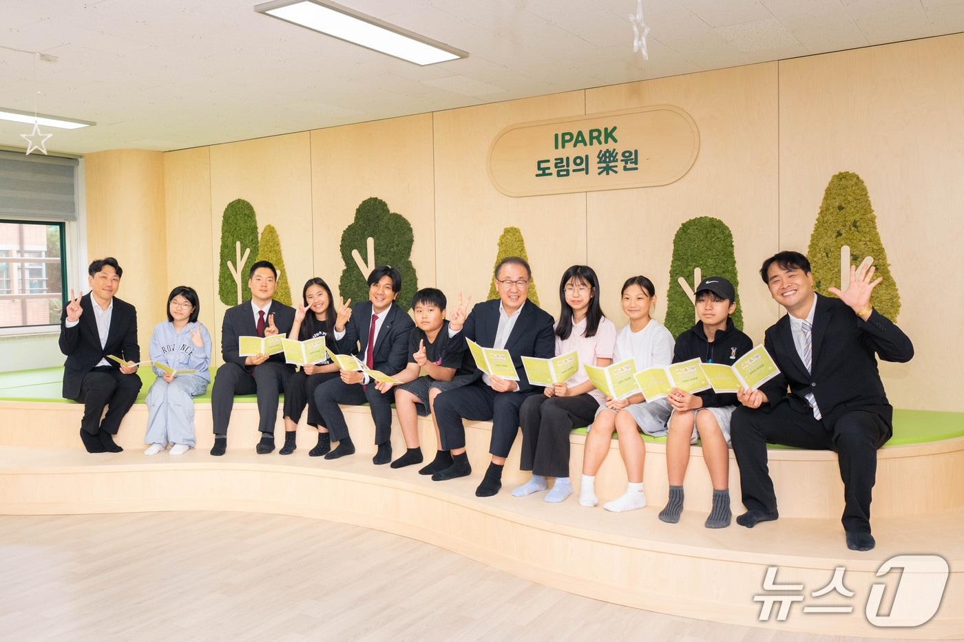 본문 이미지 - IPARK현대산업개발(294870)이 지난 10일 서울 영등포구 도림초에 친환경 공간 '심포니 교실숲'을 조성했다. 2026.9.14(IPARK현대산업개발 제공)
