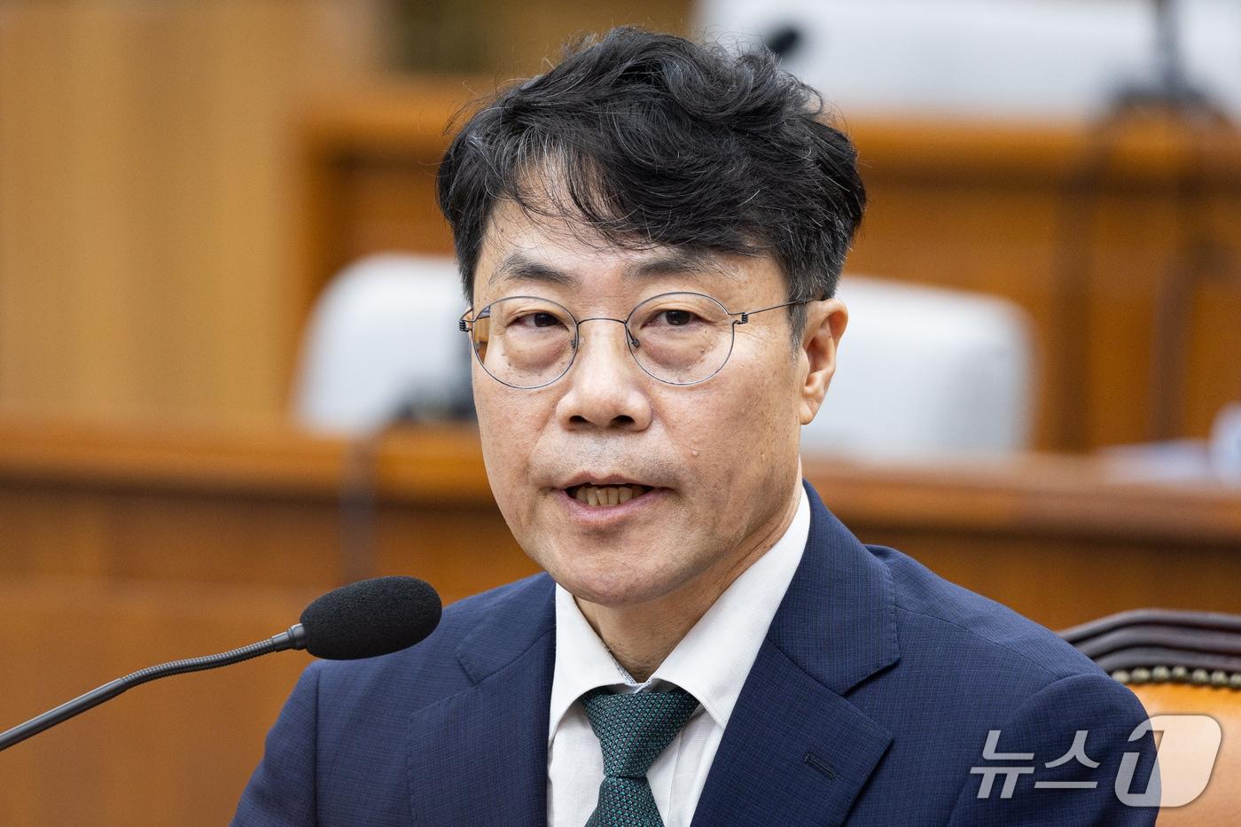 본문 이미지 - 김성수 대법관 후보자가 14일 서울 여의도 국회에서 열린 대법관(김성수) 임명동의안 심사를 위한 인사청문회에 출석해 의원 질의애 답하고 있다. 2026.9.14 ⓒ 뉴스1 유승관 기자