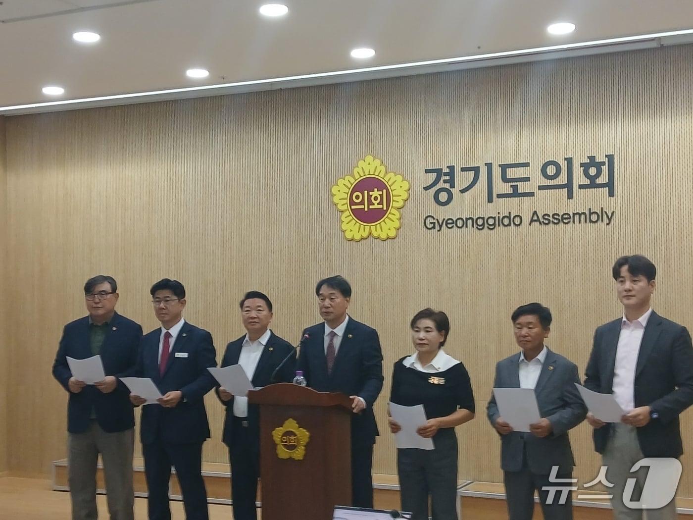 본문 이미지 - 경기도의회 국민의힘 건전재정 혁신추진단이 14일 도의회 브리핑룸에서 기자회견을 열고 정 위기 극복을 위한 '여야정 재정정책 협의체' 운영을 제안했다. 2026.9.14/뉴스1 ⓒ News1 송용환 기자