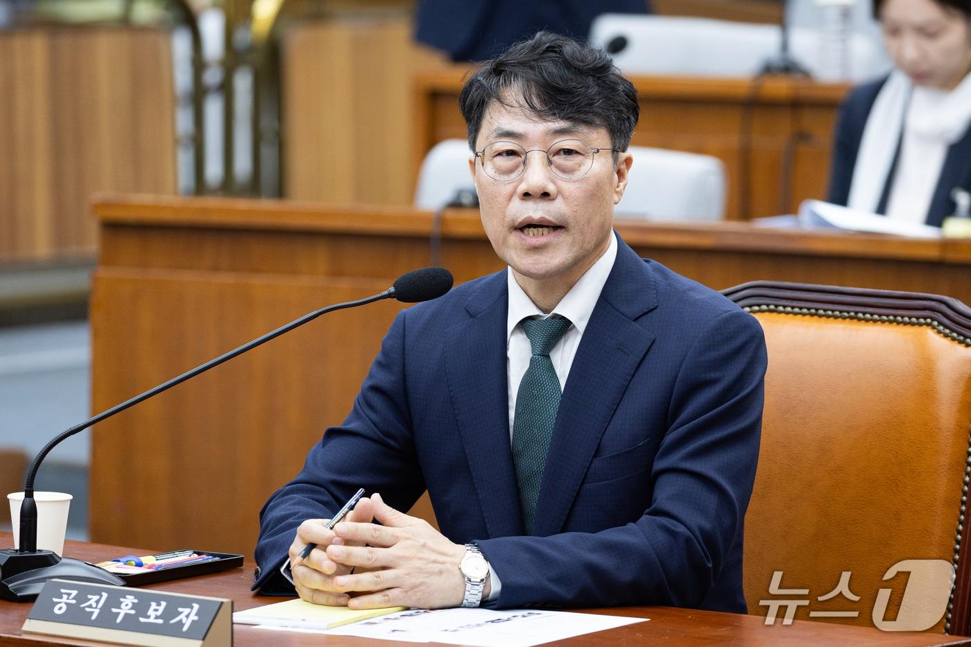 본문 이미지 - 김성수 대법관 후보자가 14일 서울 여의도 국회에서 열린 대법관(김성수) 임명동의안 심사를 위한 인사청문회에 출석해 의원 질의에 답하고 있다. 2026.9.14 ⓒ 뉴스1 유승관 기자