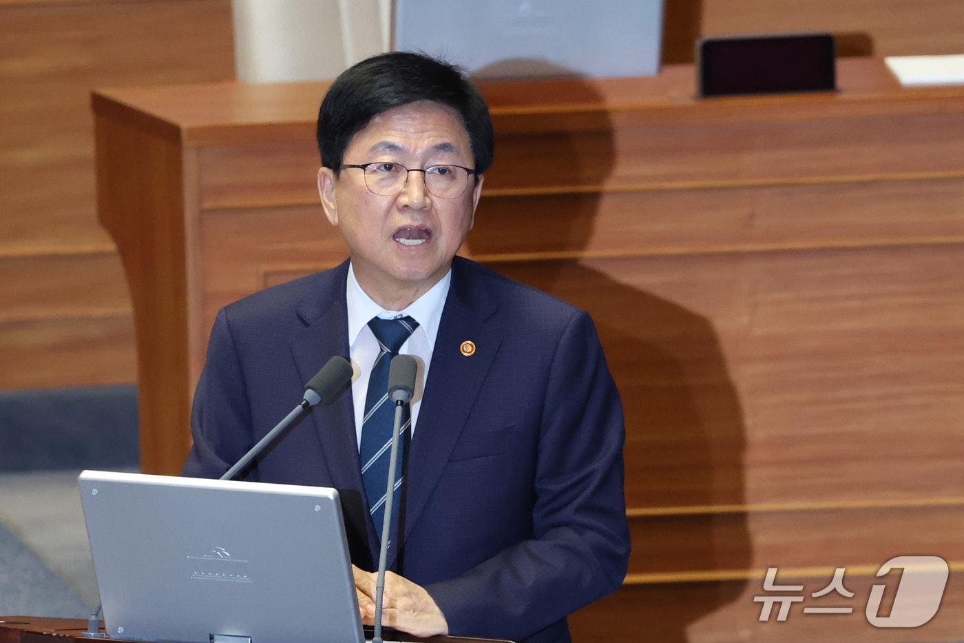 본문 이미지 - 최교진 교육부 장관이 14일 서울 여의도 국회에서 열린 제439회국회(정기회) 8차 본회의 대정부질문에서 교육·사회·문화에 관한 질문에 답변하고 있다. 2026.9.14 ⓒ 뉴스1 신웅수 기자