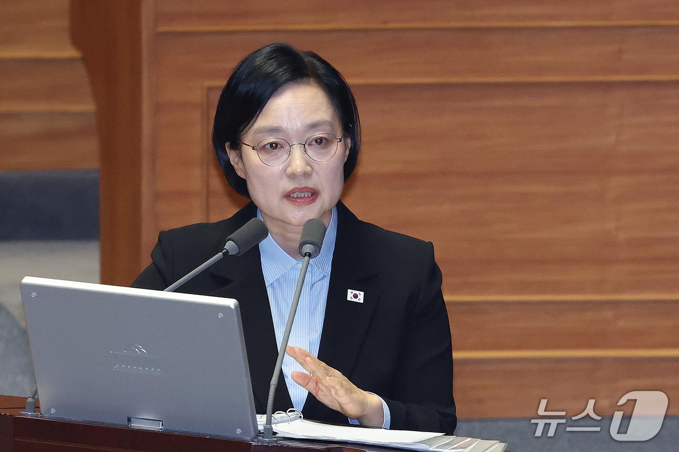 본문 이미지 - 한성숙 국무총리가 14일 서울 여의도 국회에서 열린 제439회국회(정기회) 8차 본회의 대정부질문에서 교육·사회·문화에 관한 질문에 답변하고 있다. 2026.9.14 ⓒ 뉴스1 신웅수 기자