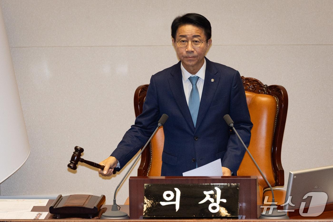 본문 이미지 - 조정식 국회의장이 14일 서울 여의도 국회에서 열린 제439회 국회(정기회) 제8차 본회의에서 의사봉을 두드리고 있다. 2026.9.14 ⓒ 뉴스1 유승관 기자