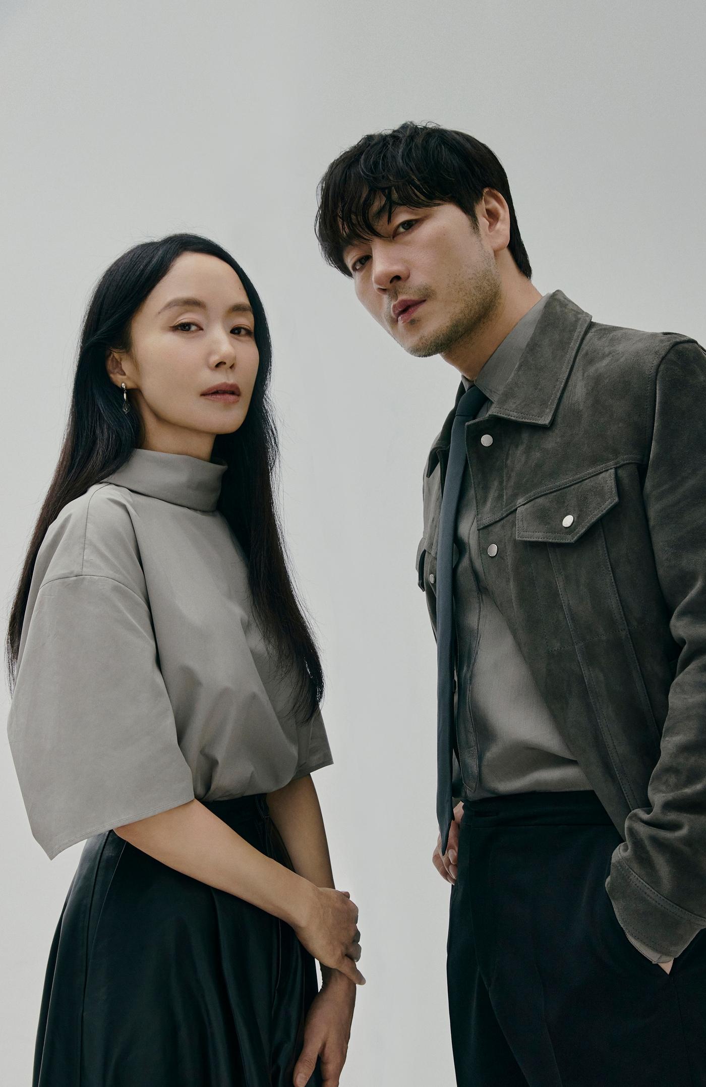 본문 이미지 - 왼쪽부터 연극 '벚꽃동산'의 주연 전도연, 박해수ⓒLG Arts Center