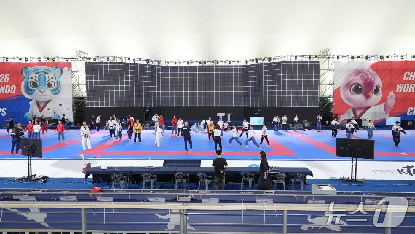 본문 이미지 -  춘천 2026 세계태권도품새선수권대회를 하루 앞둔 현장.(춘천시 제공, 재판매 및 DB 금지) 2026.9.14