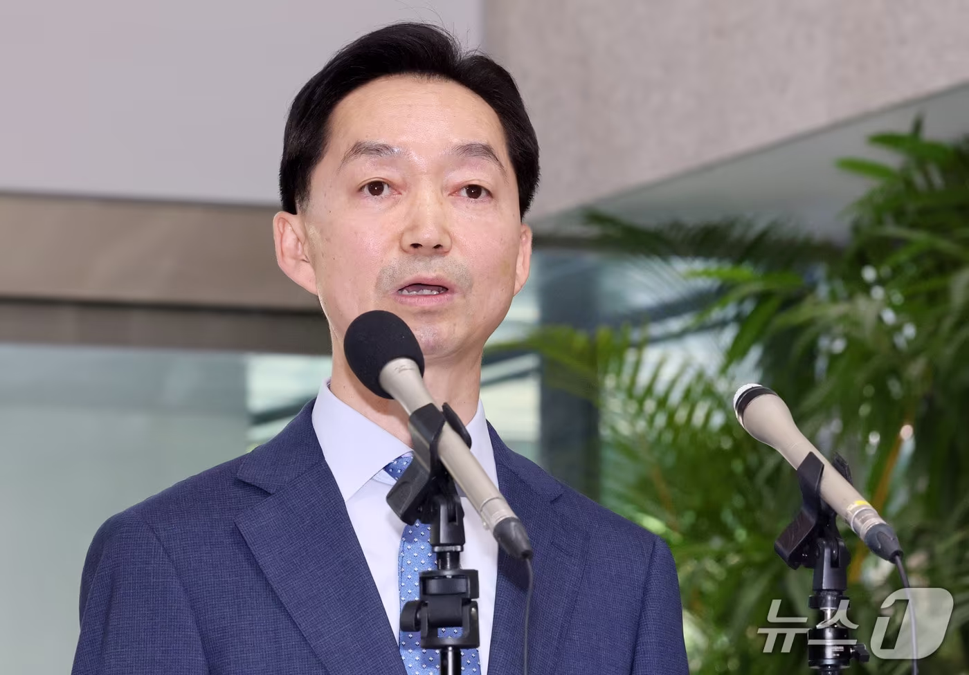 본문 이미지 - 김지용 중대범죄수사청장 후보자가 14일 오후 청문회 준비 사무실이 마련된 서울 종로구 정부서울청사 창성동 별관에서 입장 발표를 하고 있다. 2026.9.14 ⓒ 뉴스1 박세연 기자