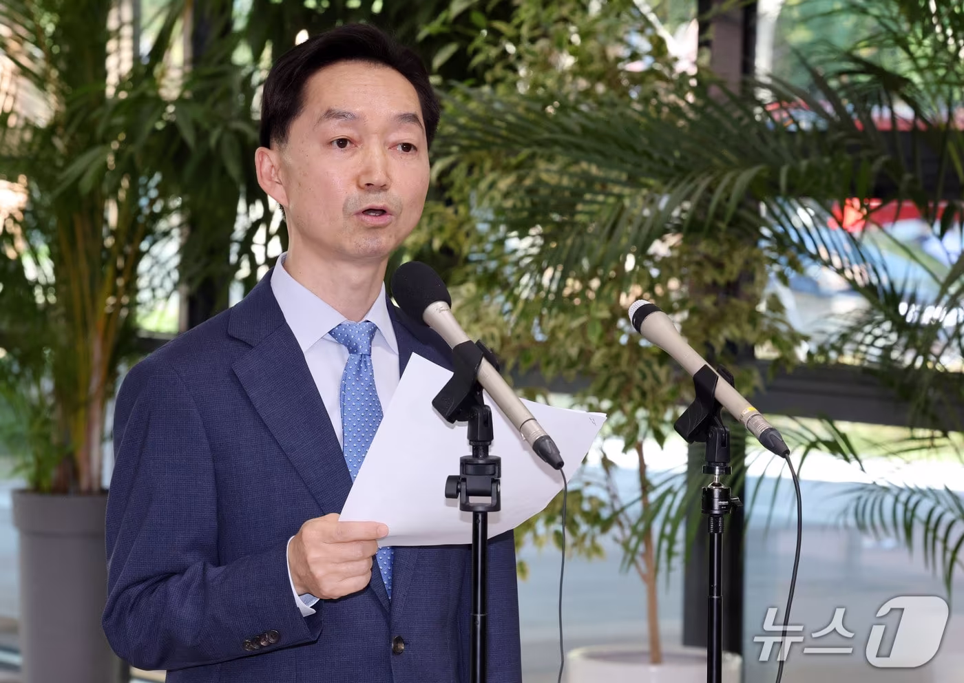본문 이미지 - 김지용 중대범죄수사청장 후보자가 14일 오후 청문회 준비 사무실이 마련된 서울 종로구 정부서울청사 창성동 별관에서 입장 발표를 하고 있다. 2026.9.14 ⓒ 뉴스1 박세연 기자