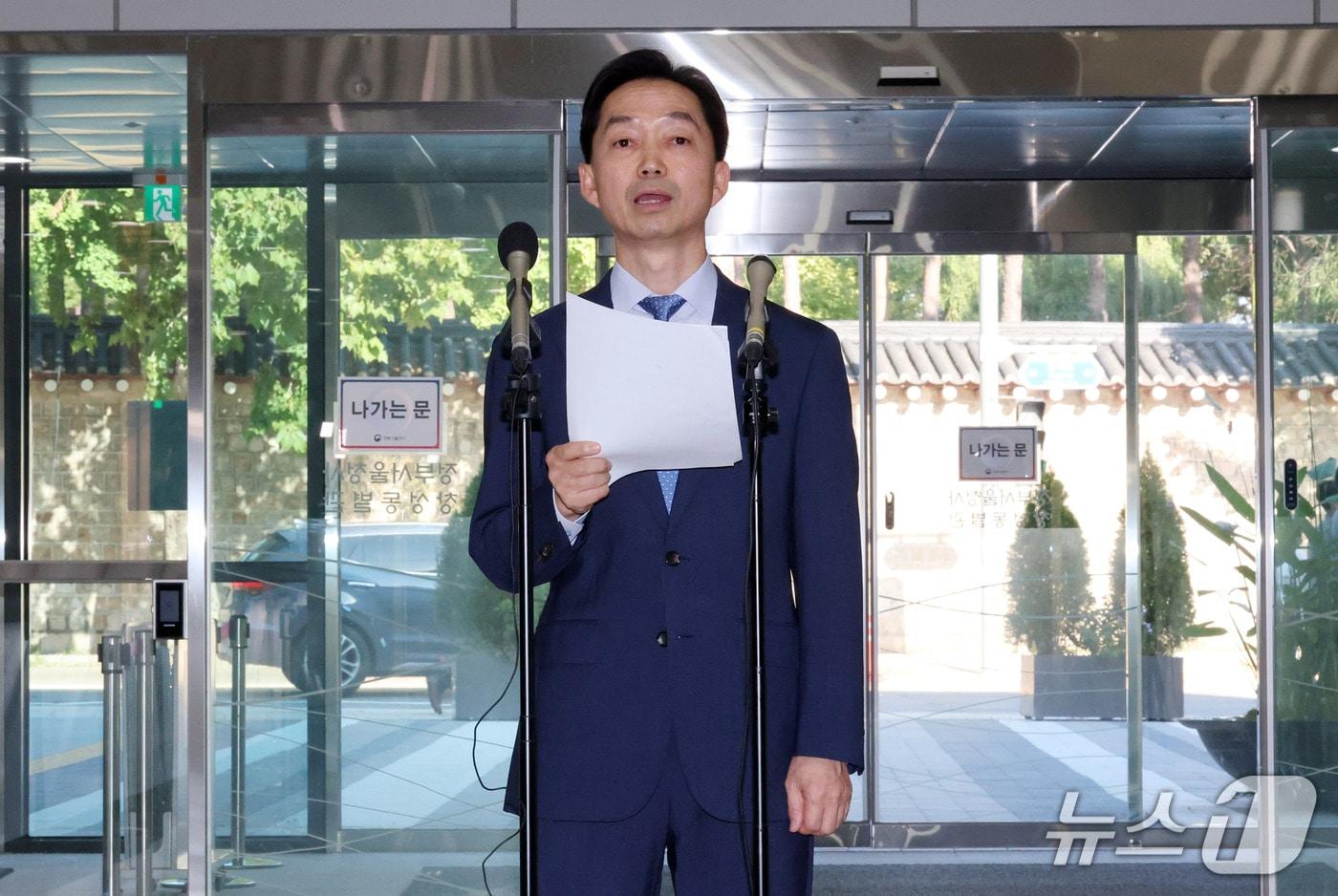 본문 이미지 - 김지용 중대범죄수사청장 후보자가 14일 오후 청문회 준비 사무실이 마련된 서울 종로구 정부서울청사 창성동 별관에서 입장 발표를 하고 있다. 2026.9.14 ⓒ 뉴스1 박세연 기자